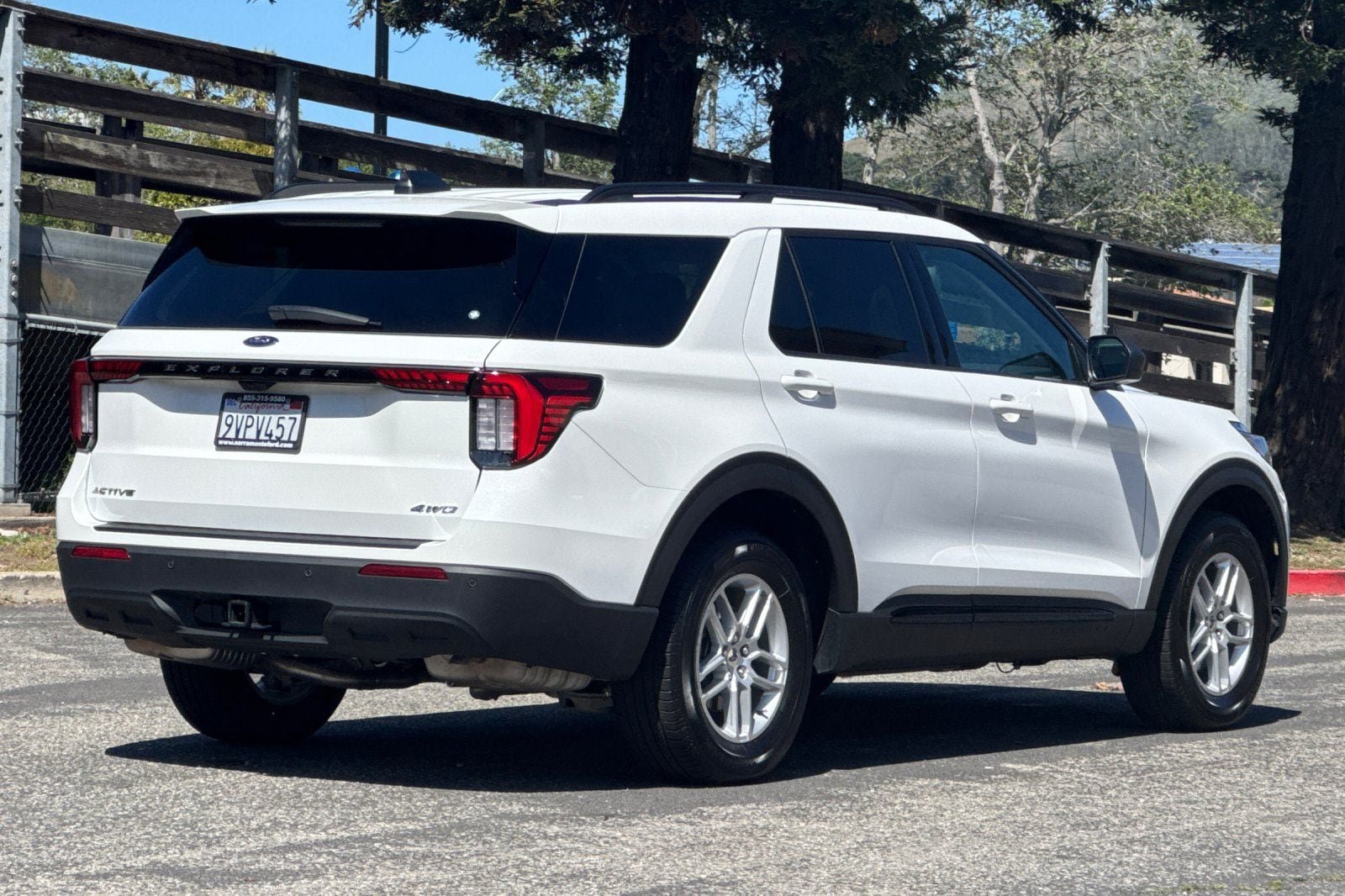 Used 2026 Ford Explorer Active AWD/4WD image 4