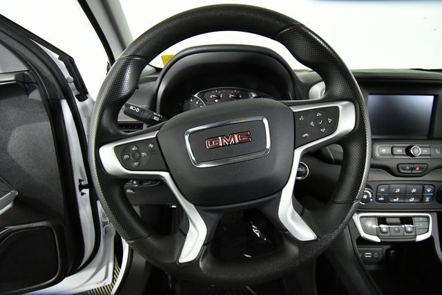 Used 2024 GMC Terrain SLE image 2