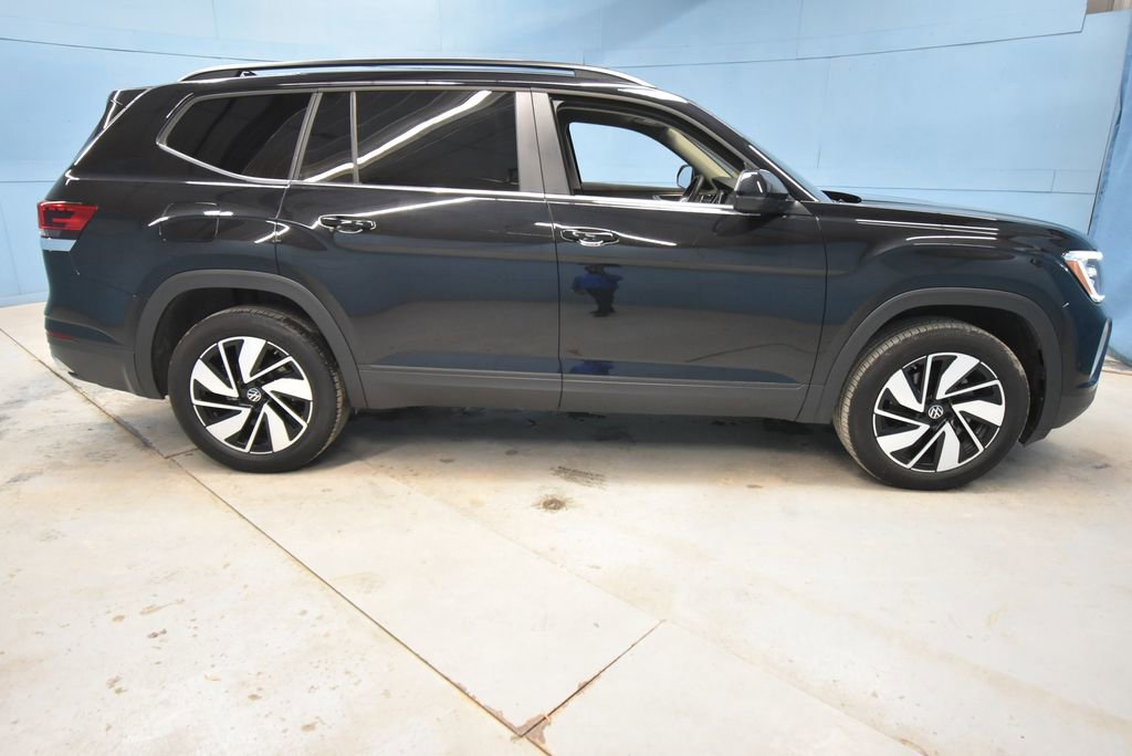 Used 2024 Volkswagen Atlas SE w/ Black Wheel Package image 37