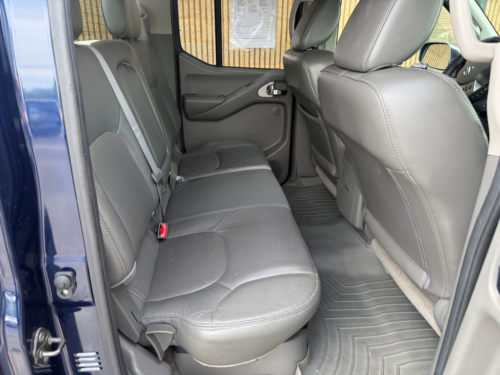 Used 2010 Nissan Frontier LE w/ LE Value Truck Pkg AWD/4WD image 23