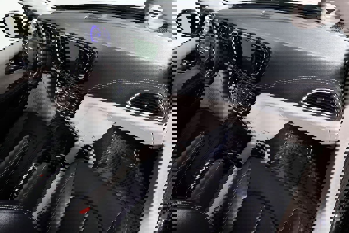 Used 2024 Chrysler Pacifica Touring-L image 39