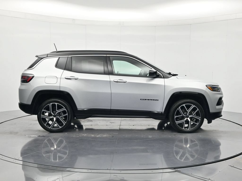 Used 2025 Jeep Compass Limited w/ Elite Group AWD/4WD image 4