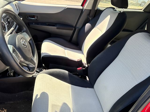 Used 2012 Toyota Yaris LE FWD image 9
