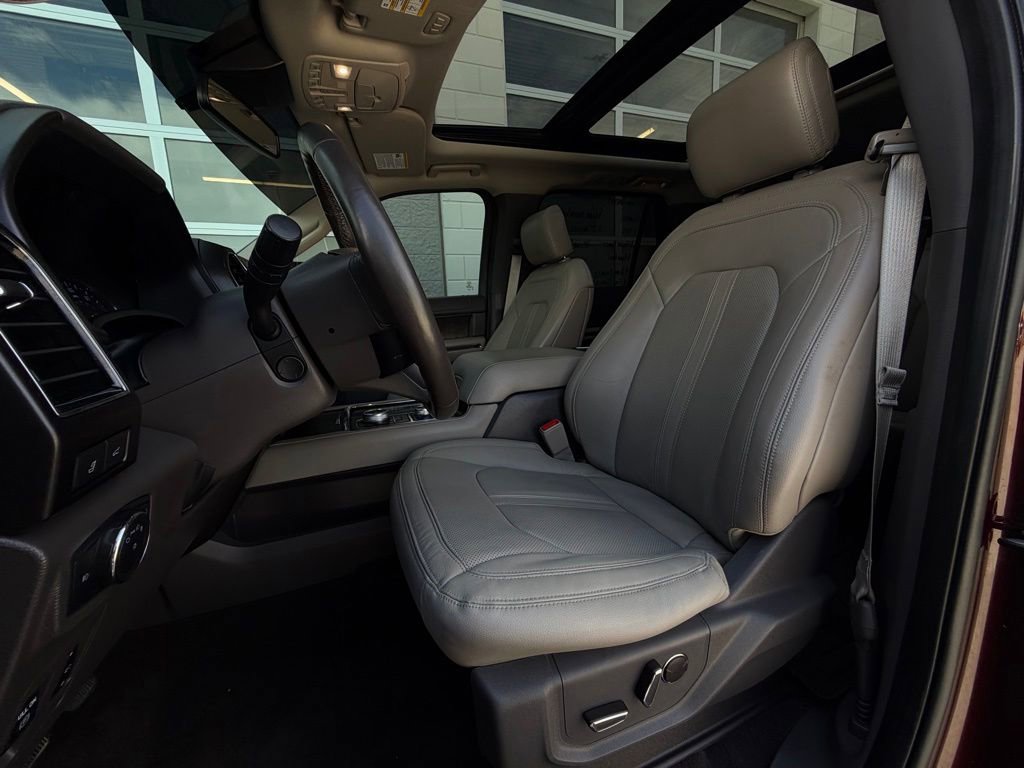 Used 2020 Ford Expedition Limited w/ Equipment Group 302A AWD/4WD image 5