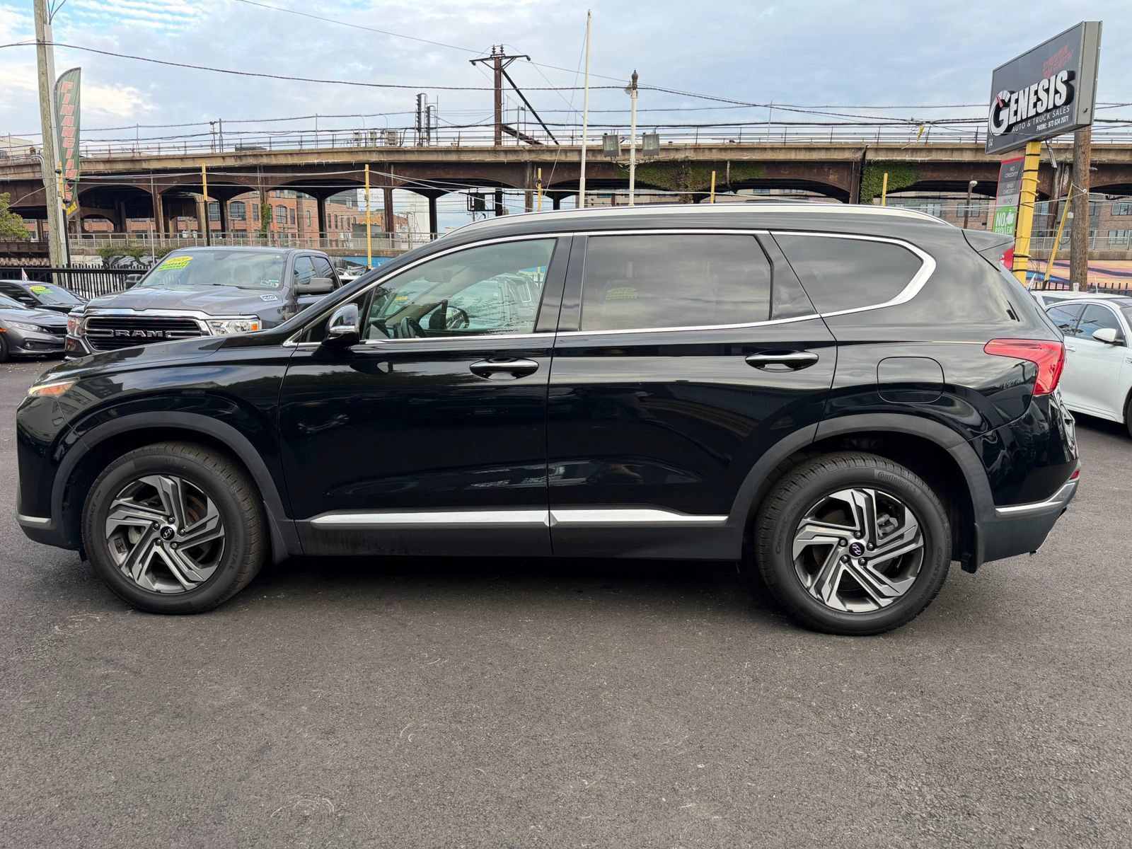 Used 2022 Hyundai Santa Fe SEL w/ Convenience + Premium Package FWD image 6