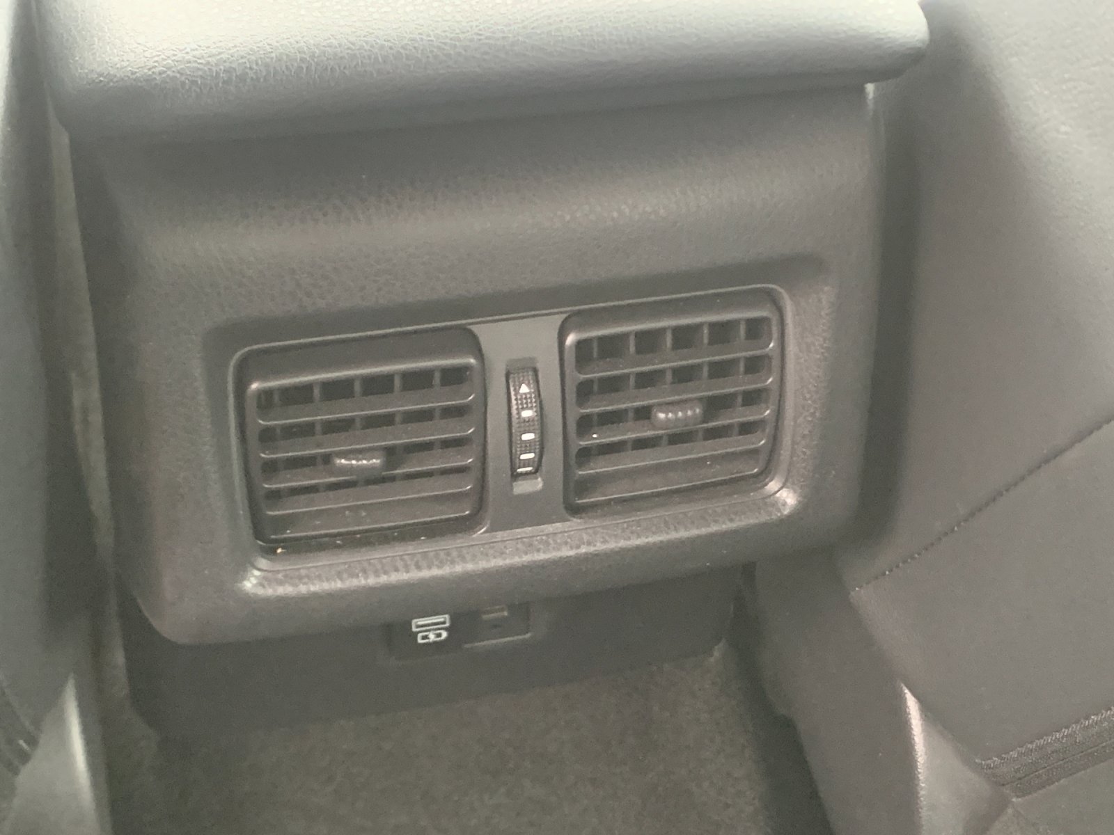 Used 2025 Toyota Camry SE FWD image 16