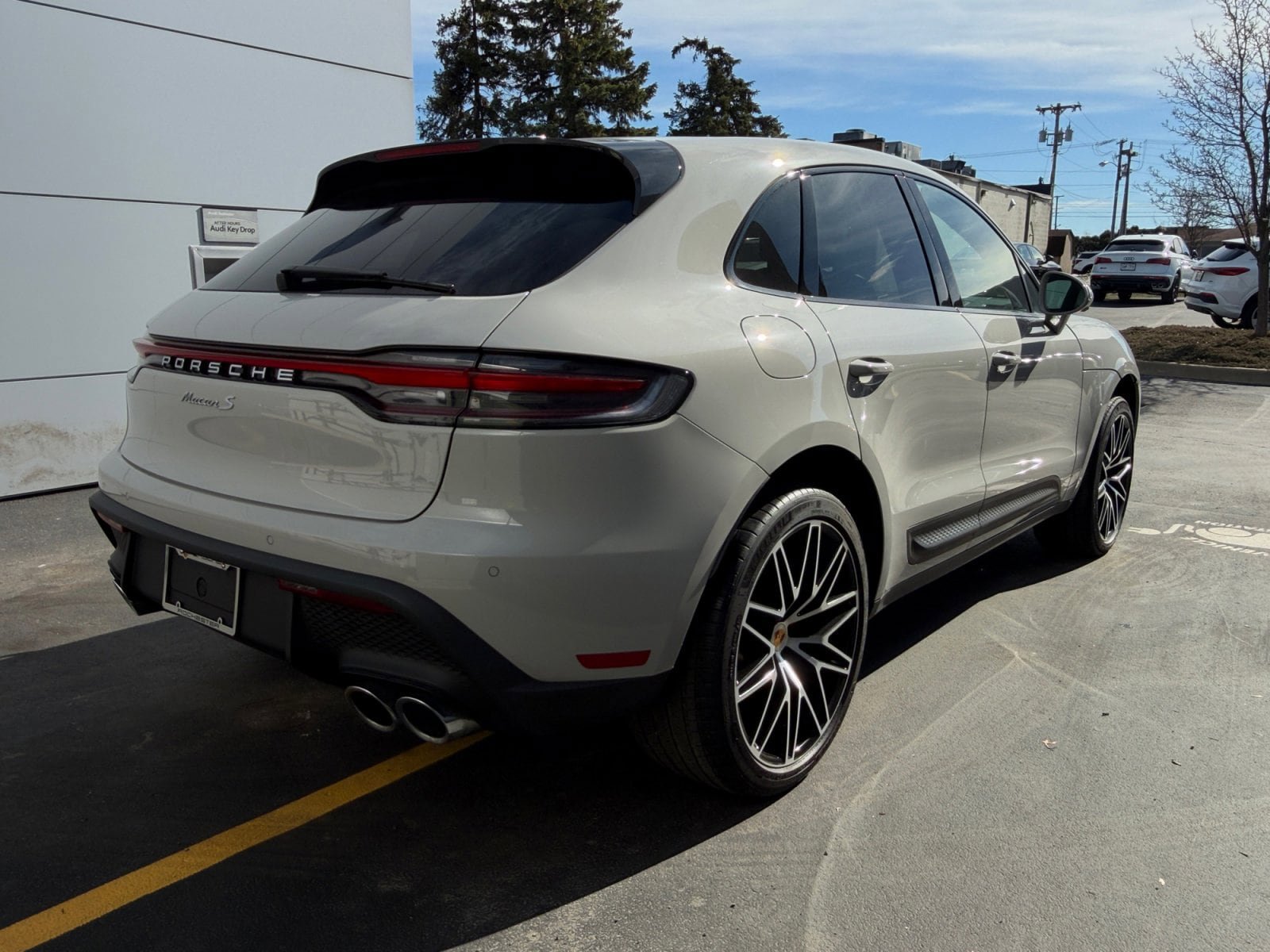 Certified 2025 Porsche Macan S AWD/4WD image 9