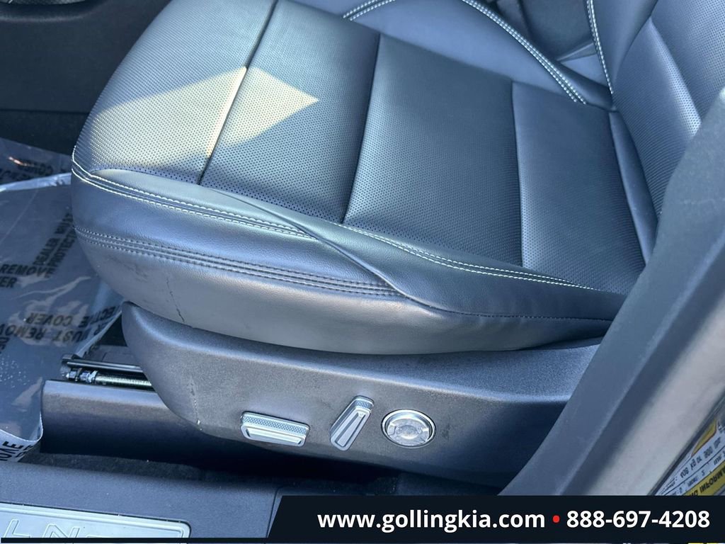 Used 2024 Lincoln Nautilus Premier image 16