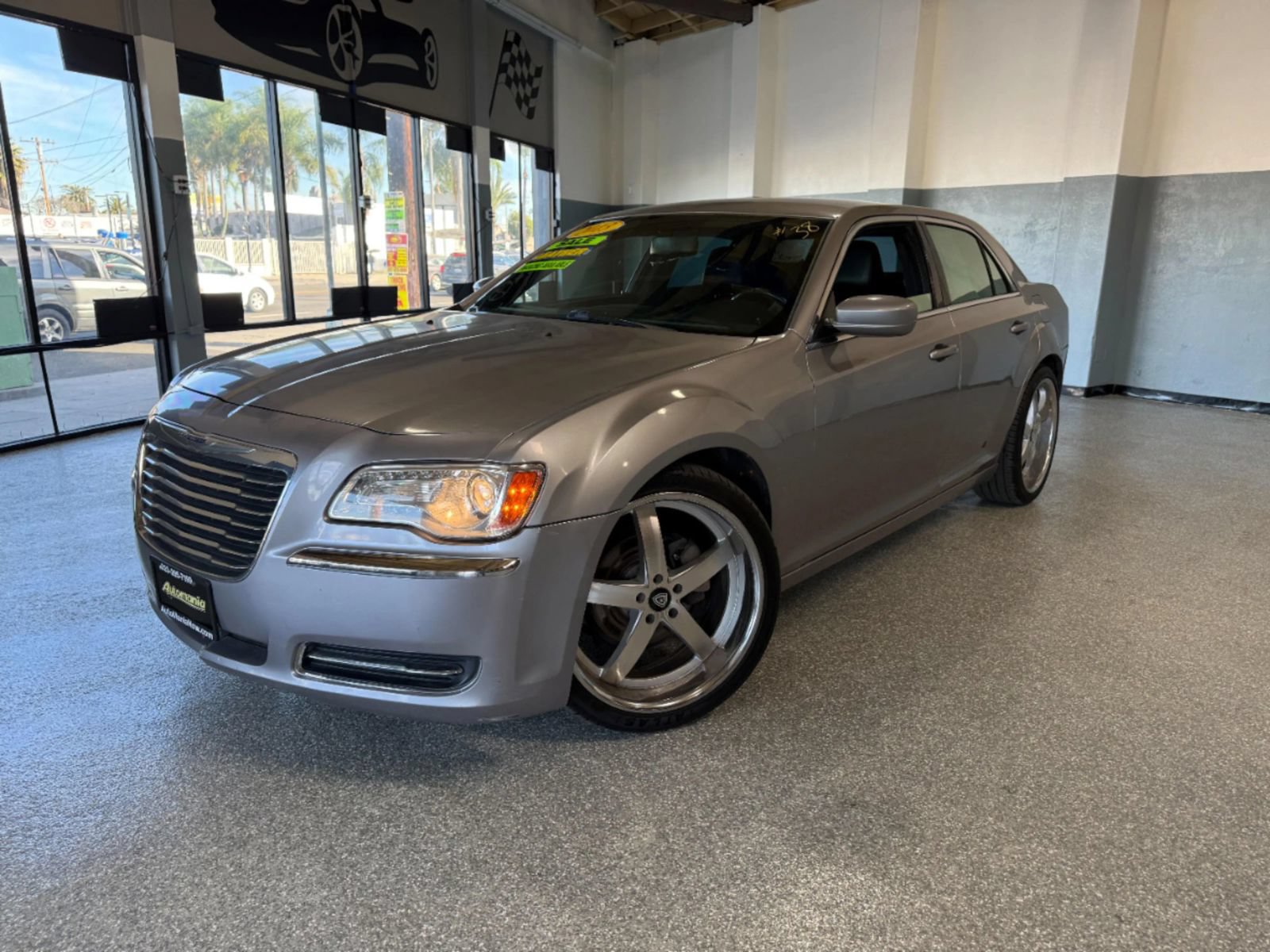Used 2013 Chrysler 300 RWD image 3
