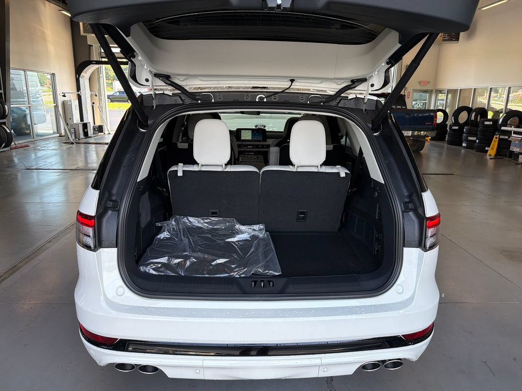 New 2026 Lincoln Aviator Reserve AWD/4WD image 9
