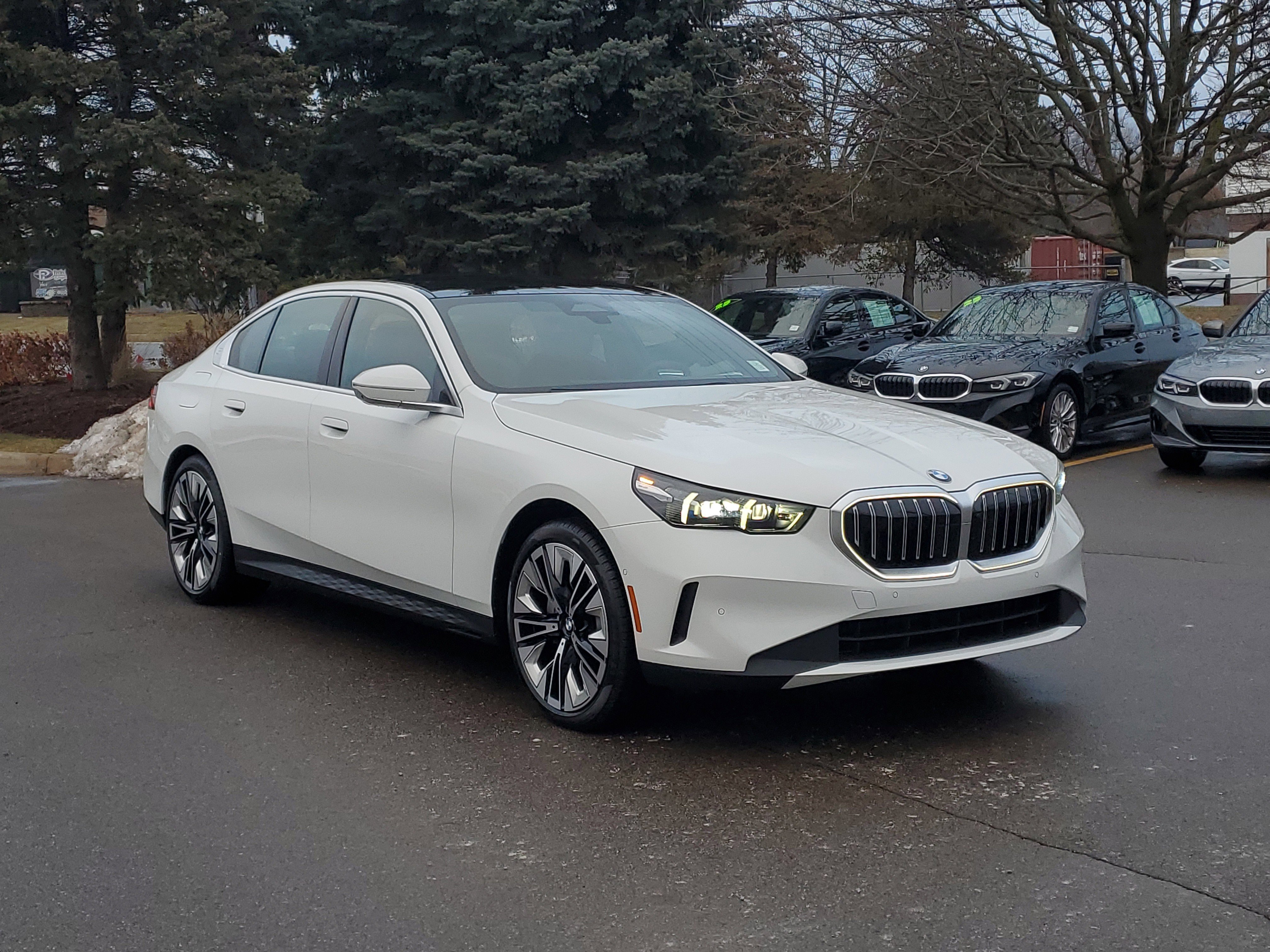 New 2026 BMW 530i xDrive w/ Premium Package image 4