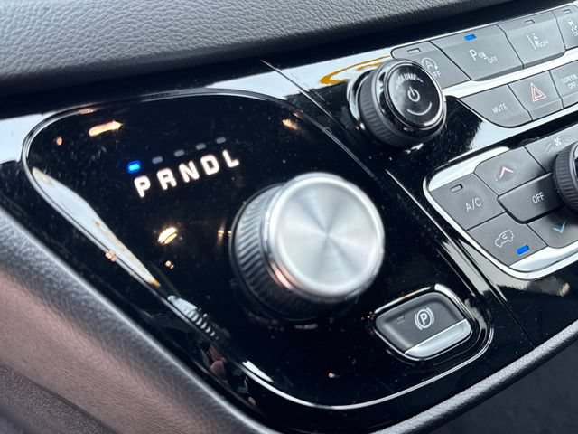 Used 2025 Chrysler Pacifica Select FWD image 21