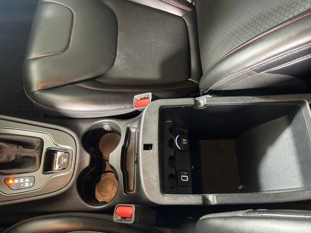 Used 2020 Jeep Cherokee Trailhawk image 24