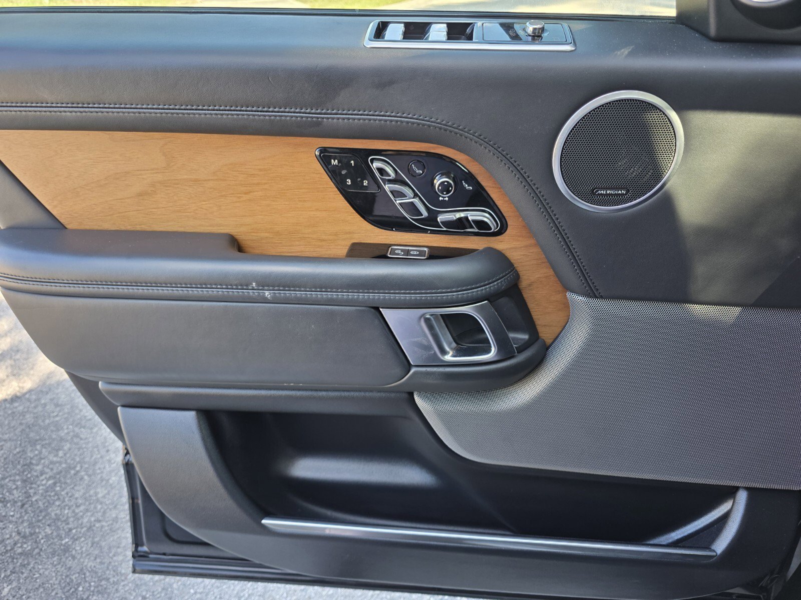 Used 2020 Land Rover Range Rover Autobiography AWD/4WD image 24
