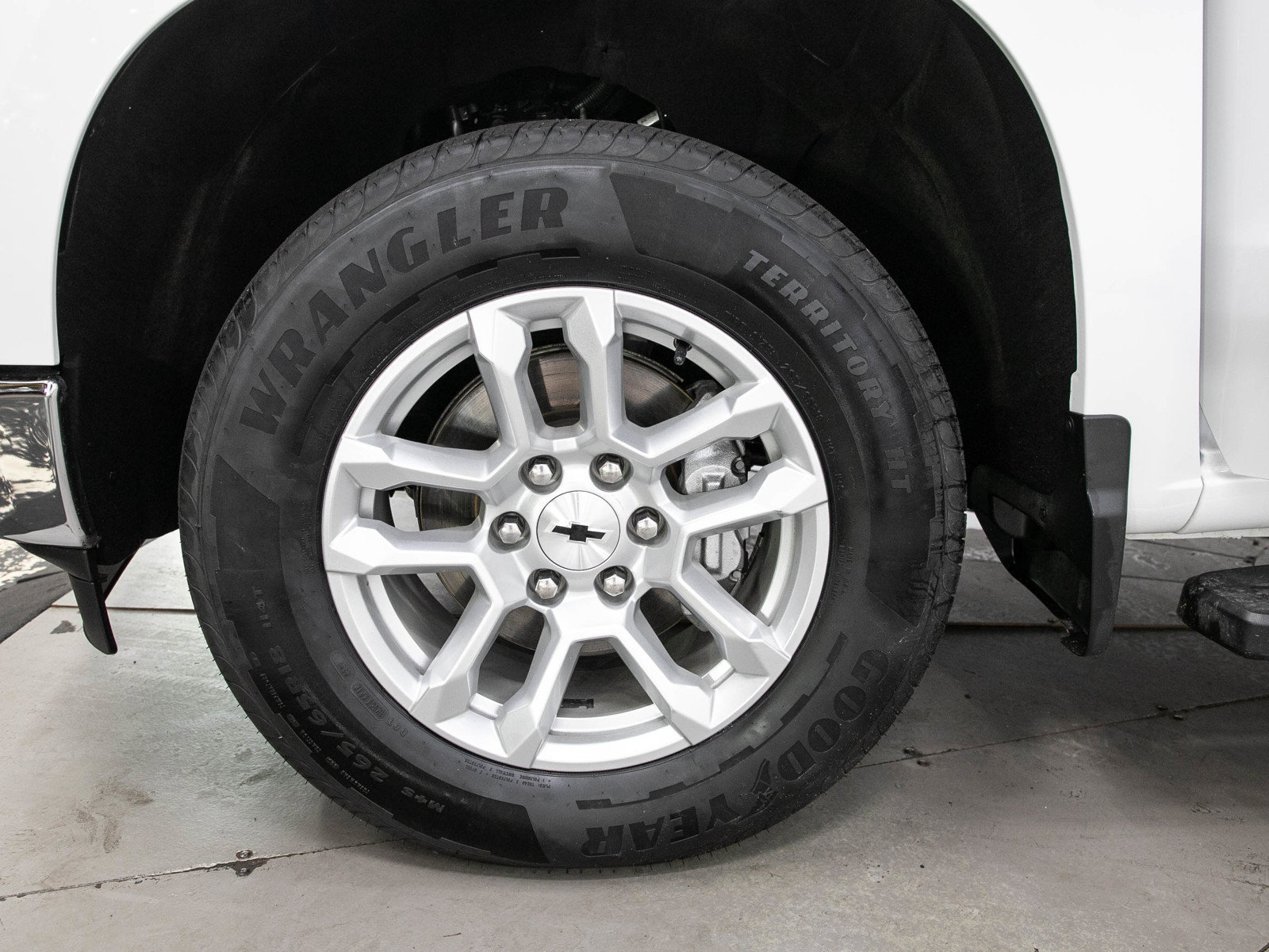Used 2023 Chevrolet Silverado 1500 LT AWD/4WD image 30