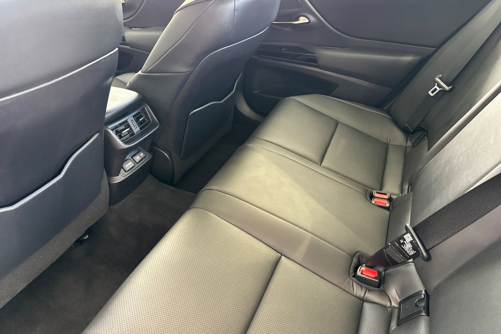 Certified 2024 Lexus ES 300h w/ Premium Package FWD image 15