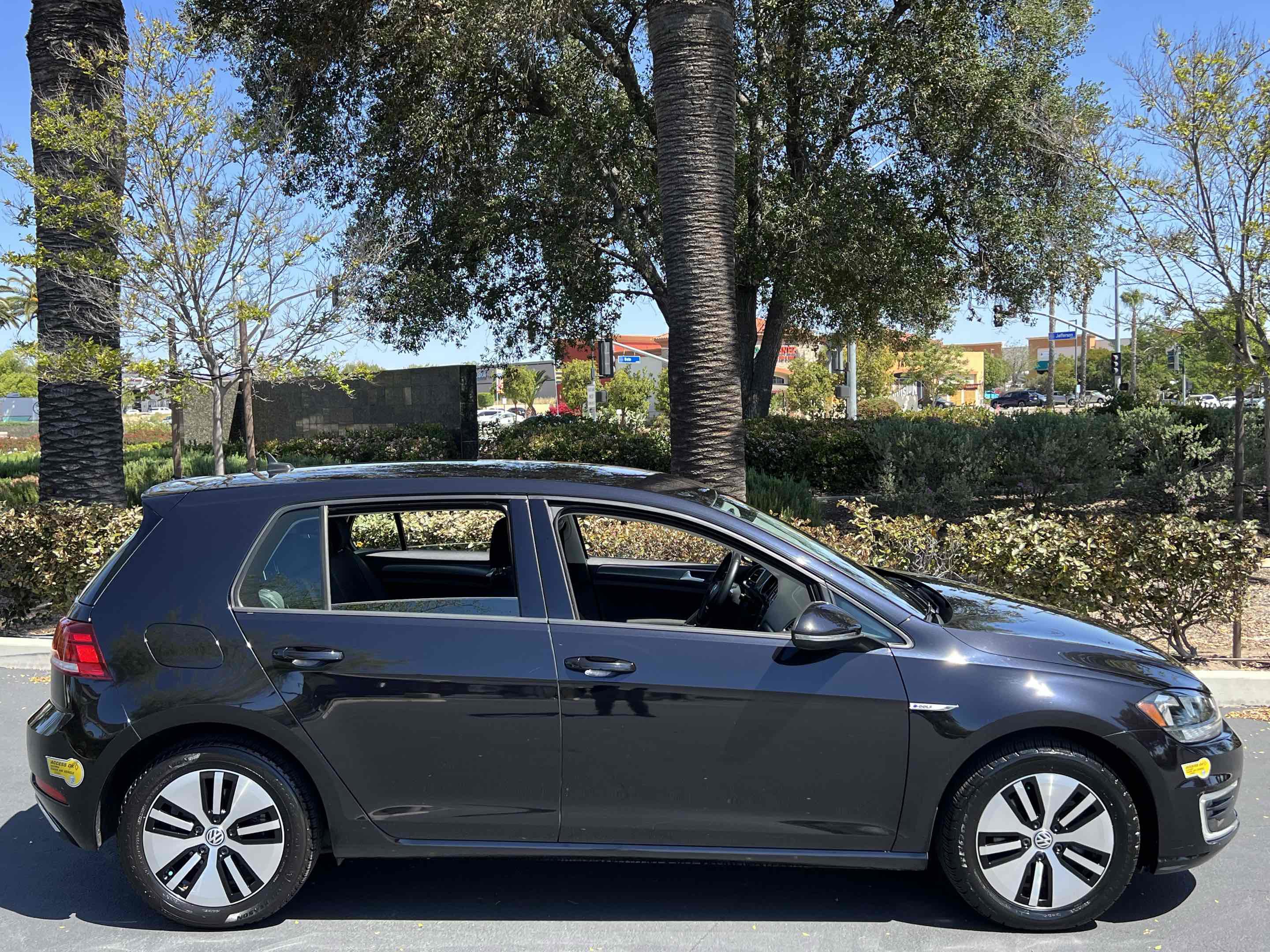 Used 2019 Volkswagen e-Golf SE w/ Driver Assistance Package FWD image 16