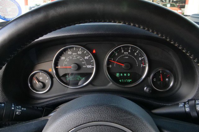 Used 2016 Jeep Wrangler Unlimited Rubicon w/ Connectivity Group image 18