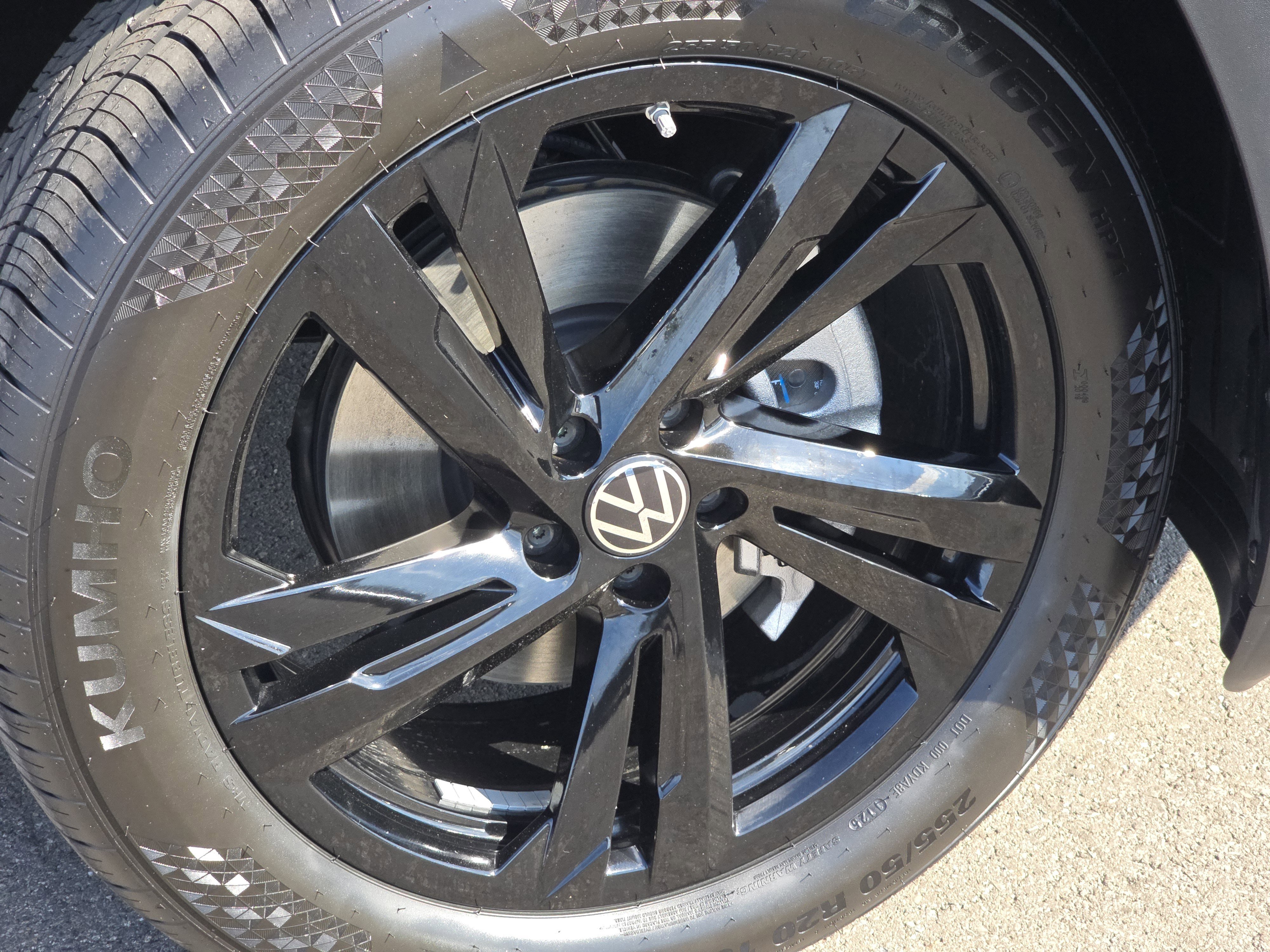 New 2026 Volkswagen Atlas Cross Sport SEL R-Line image 16