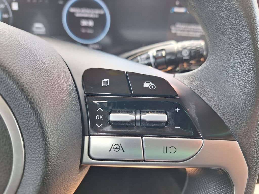 Used 2024 Hyundai Elantra Blue FWD image 14