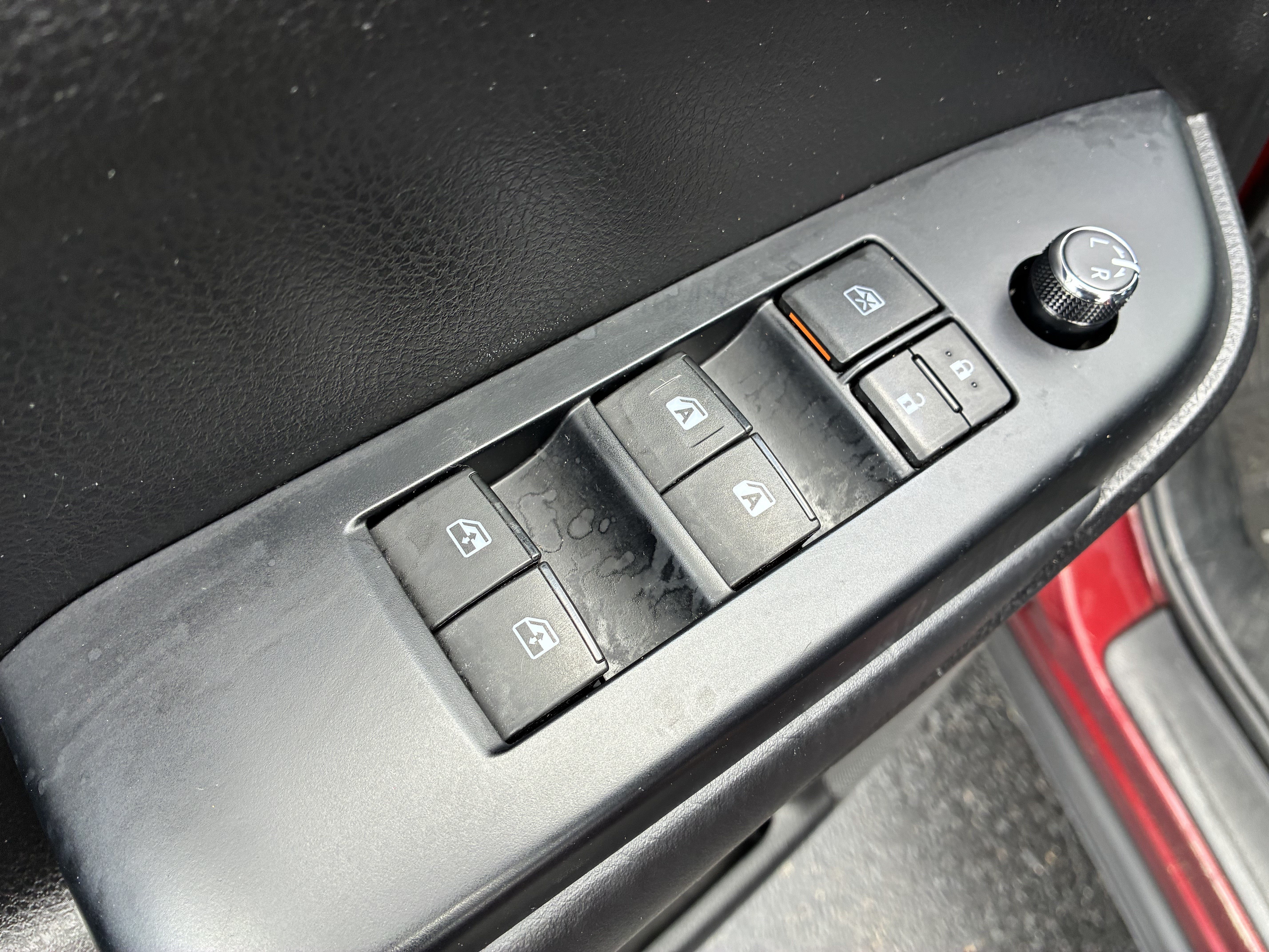 Used 2019 Toyota Highlander SE w/ Nightshade Edition AWD/4WD image 25
