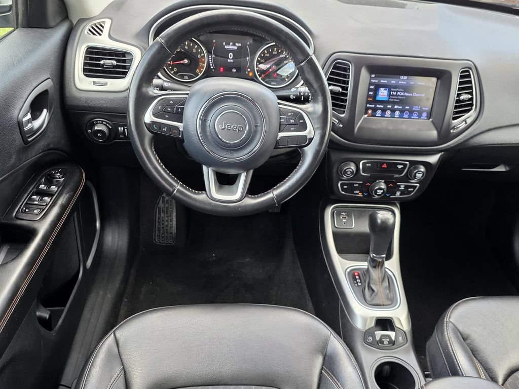 Used 2019 Jeep Compass Latitude FWD image 11