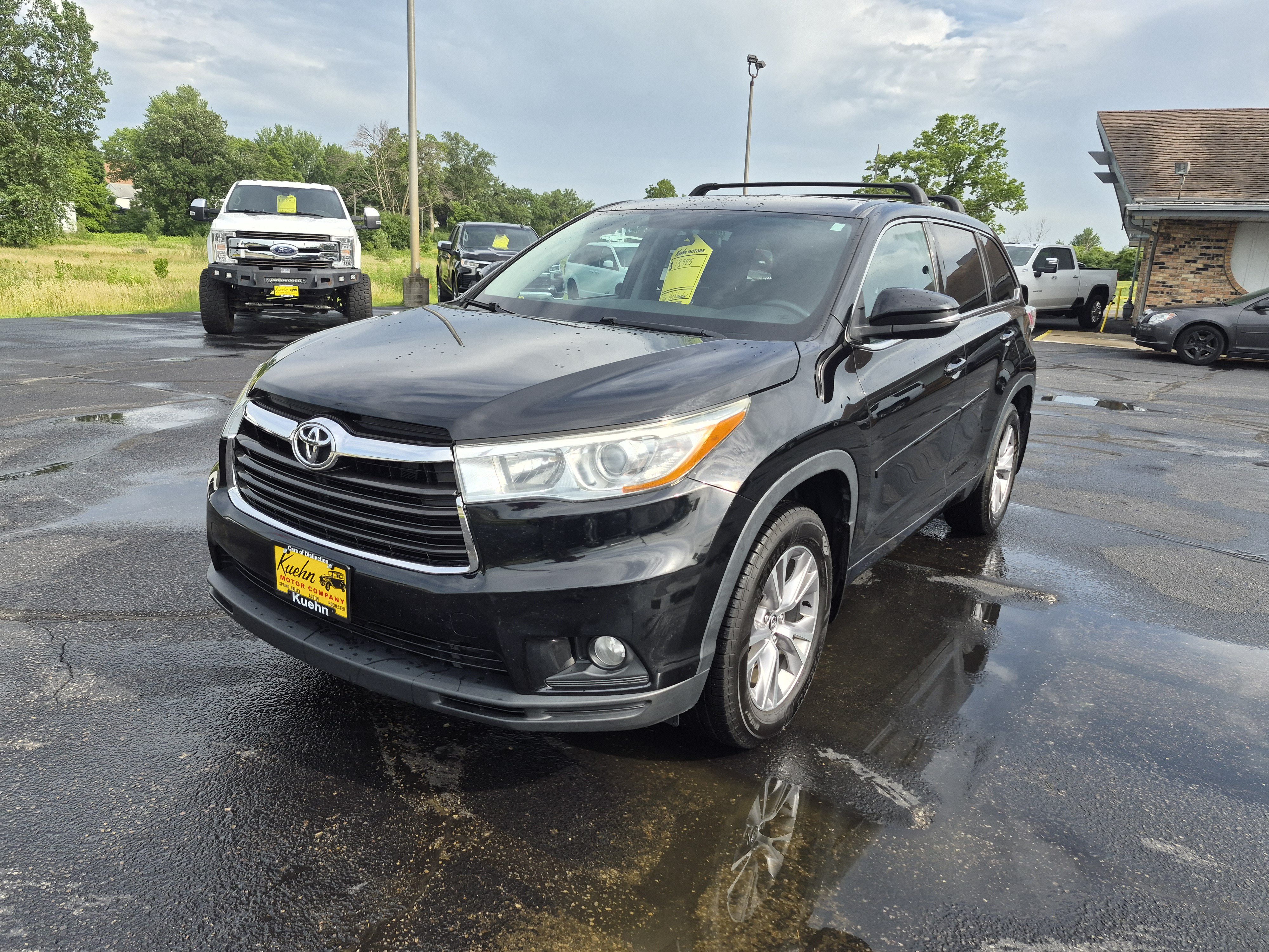 Used 2016 Toyota Highlander Plus AWD/4WD image 4