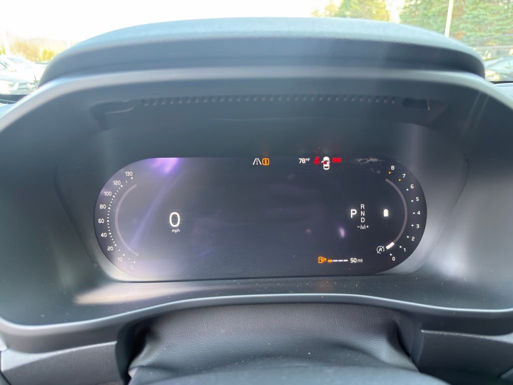 Used 2023 Volvo XC40 B5 Core w/ Convenience Package AWD/4WD image 13