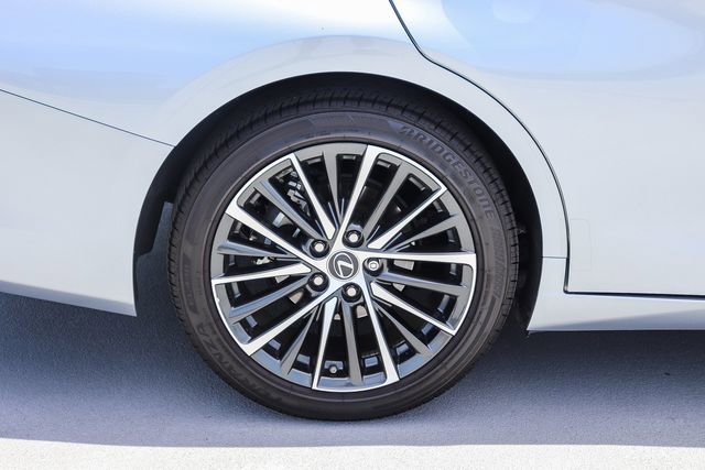 Used 2025 Lexus ES 300h w/ Premium Package FWD image 9