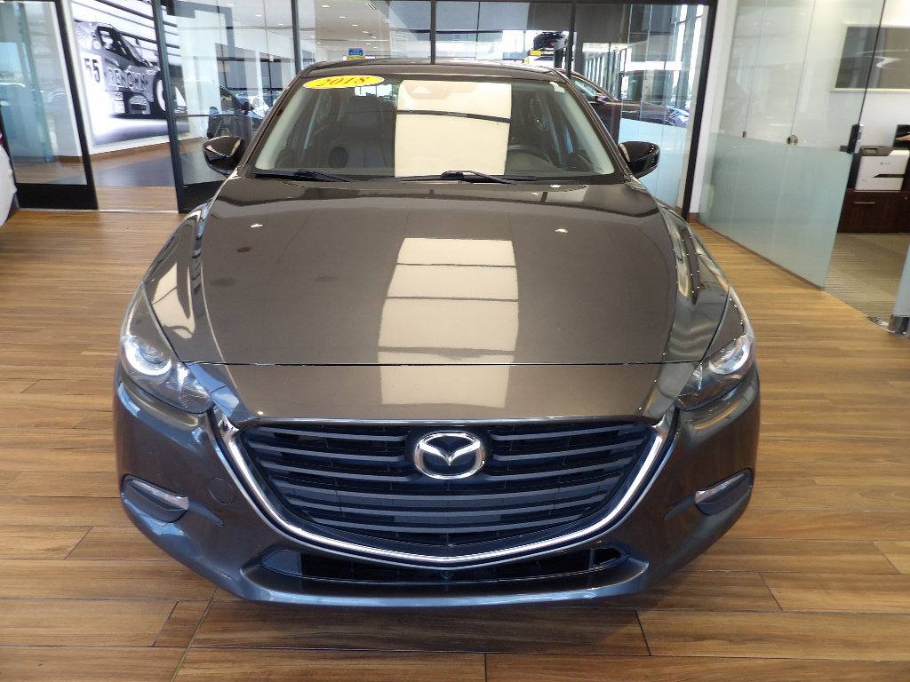 Used 2018 MAZDA MAZDA3 Touring FWD image 2
