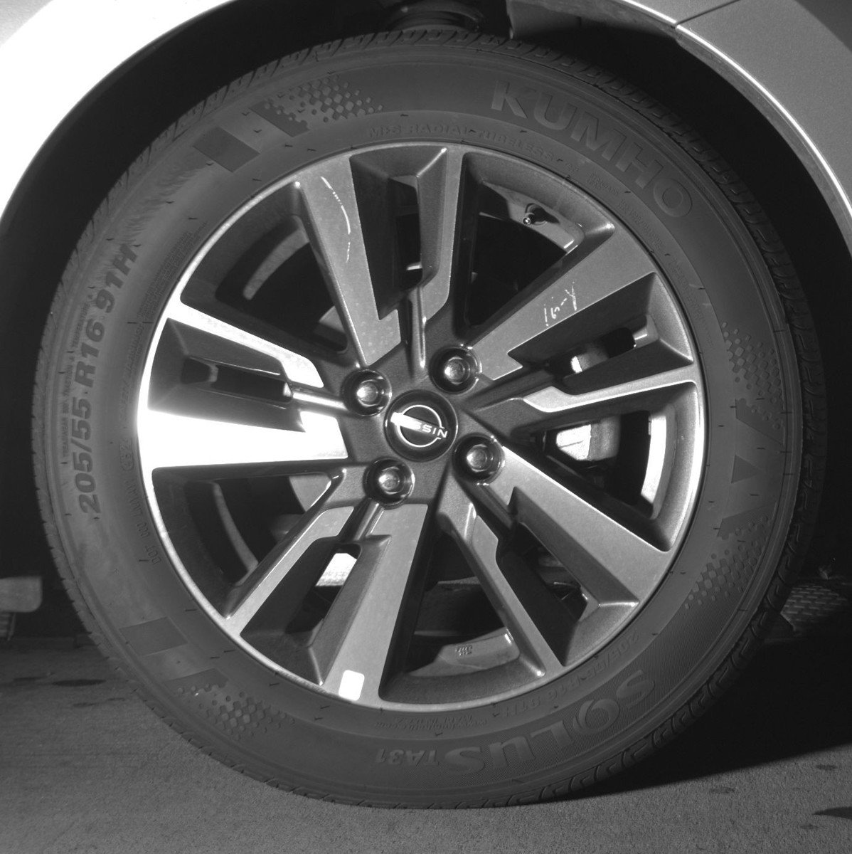 Used 2025 Nissan Versa SV image 13