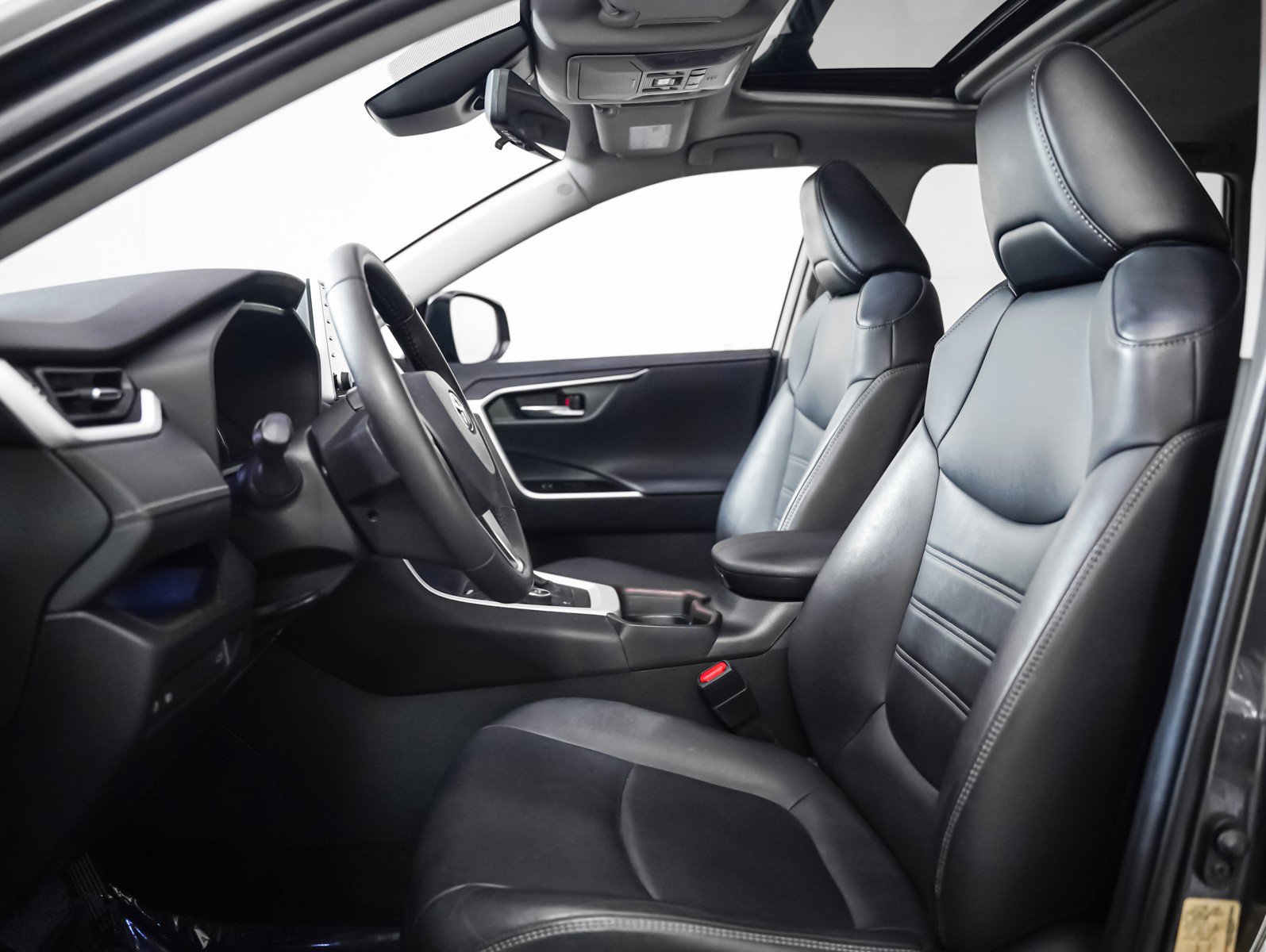 Used 2021 Toyota RAV4 Limited image 8