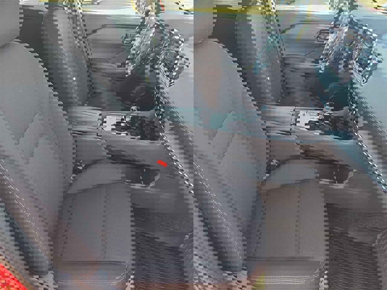 Used 2025 Nissan Rogue S image 10