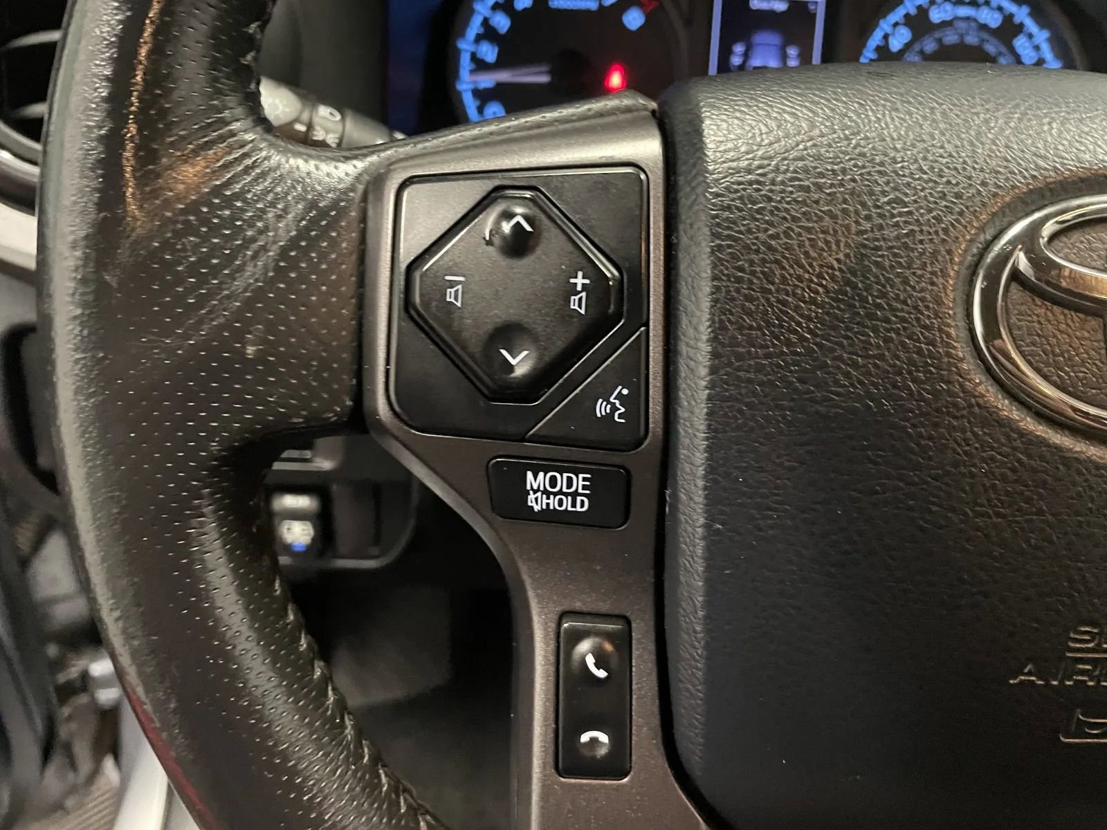 Used 2017 Toyota Tacoma TRD Sport w/ Tow Package (A/T) AWD/4WD image 19