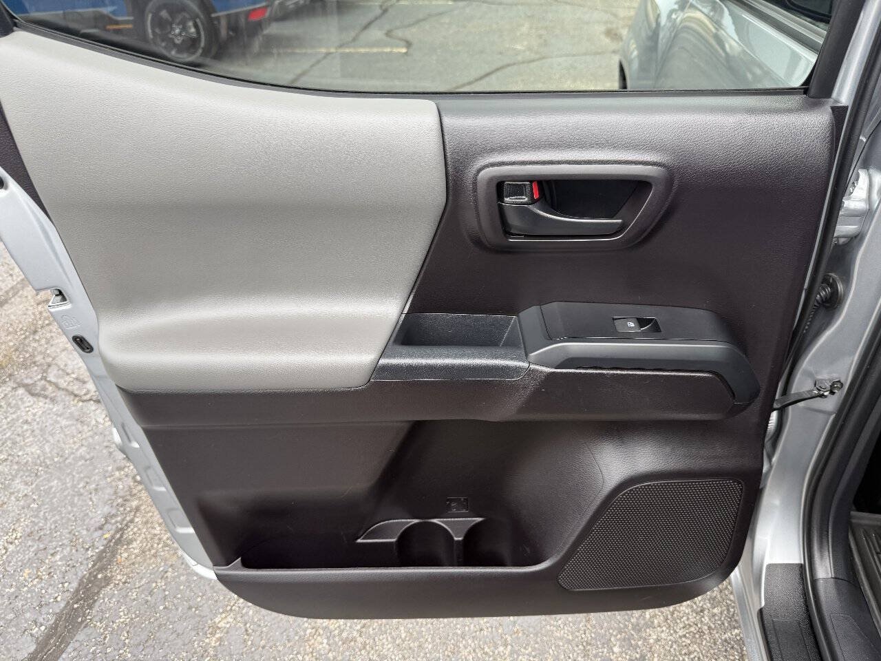 Used 2023 Toyota Tacoma SR AWD/4WD image 17