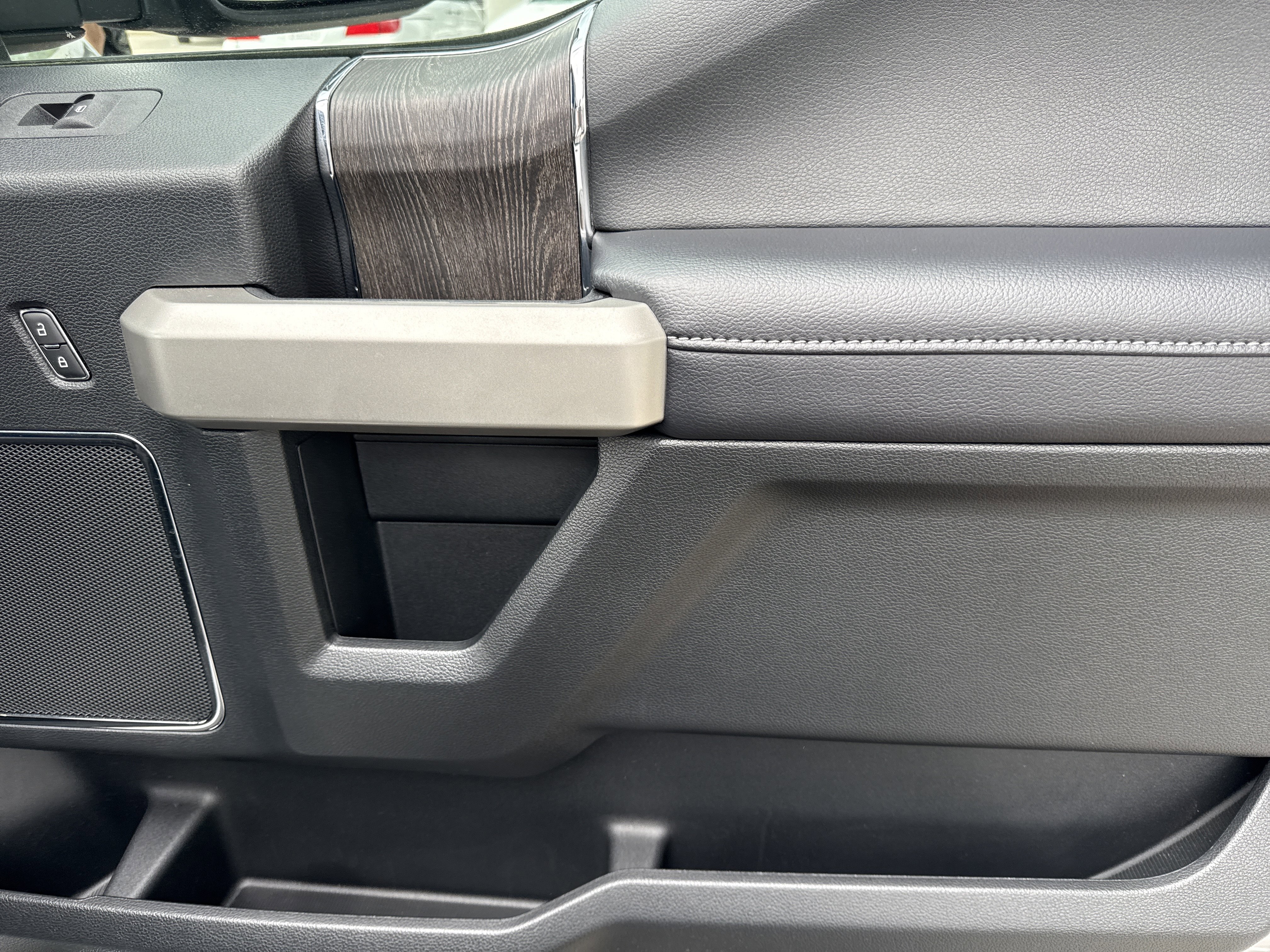 Used 2020 Ford F250 Lariat w/ Lariat Ultimate Package AWD/4WD image 16