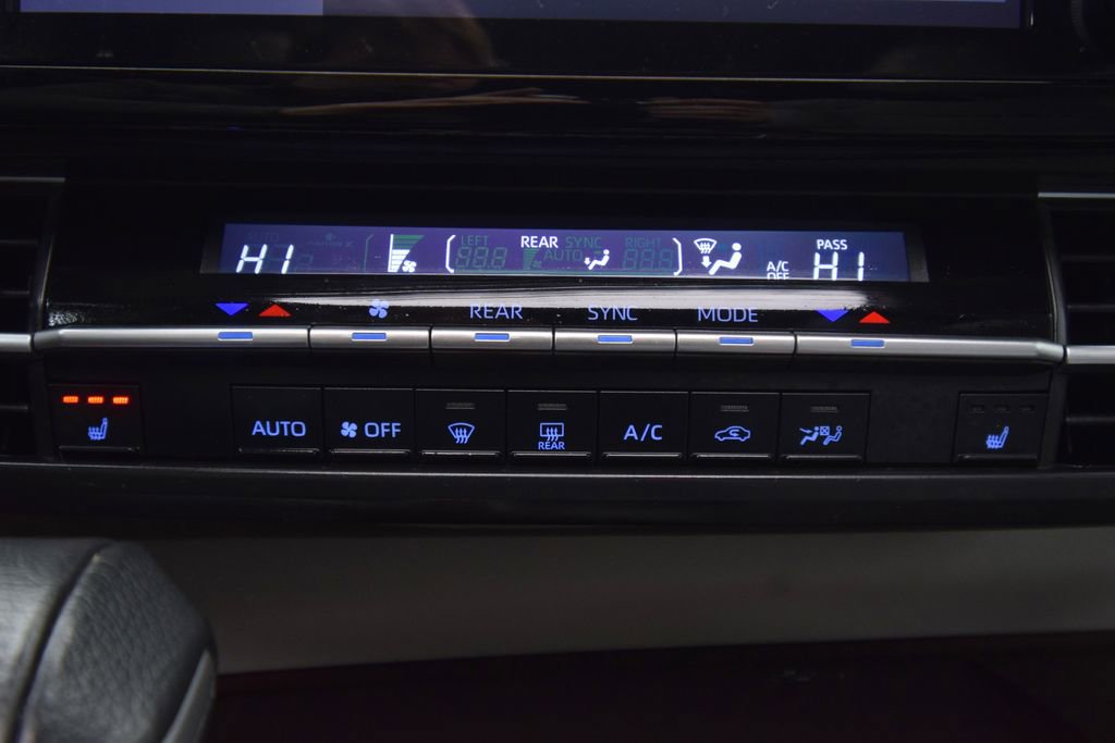 Used 2021 Toyota Sienna XLE image 36