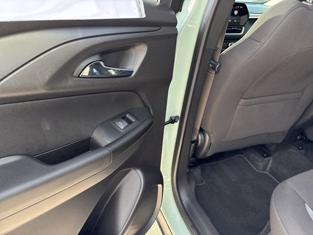 Used 2025 Chevrolet TrailBlazer LS w/ LS Convenience Package image 11