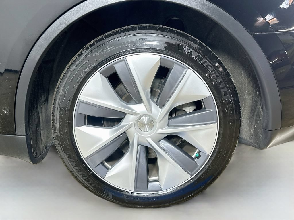 Used 2023 Tesla Model Y AWD image 30