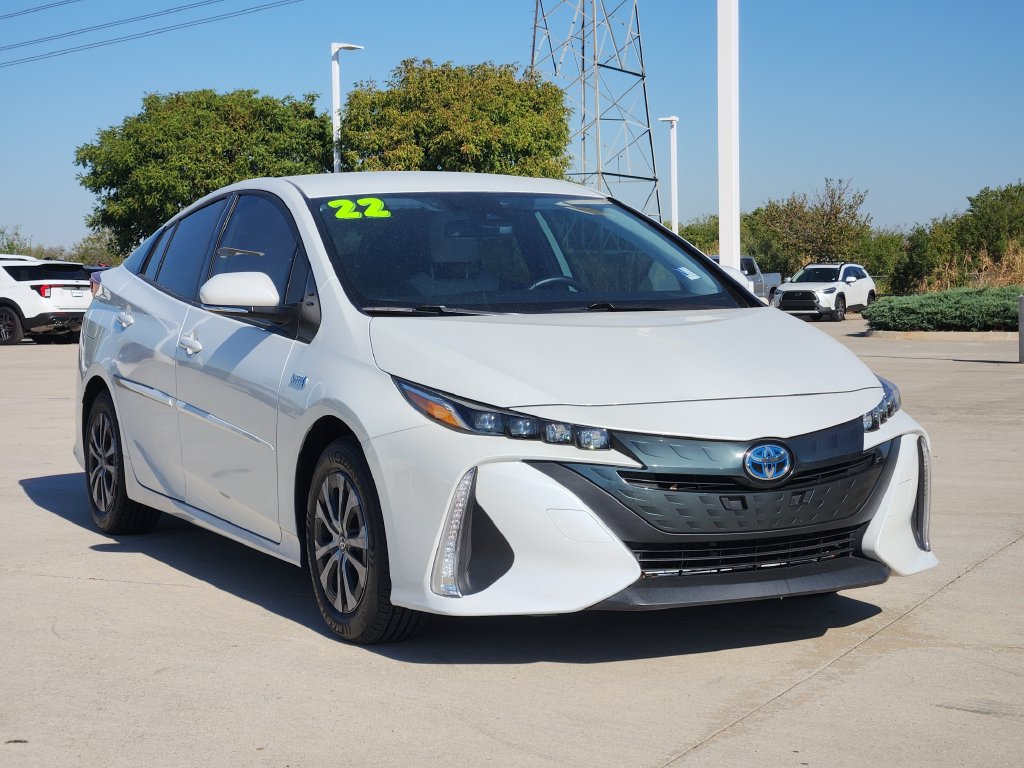 Used 2022 Toyota Prius Prime XLE FWD image 3