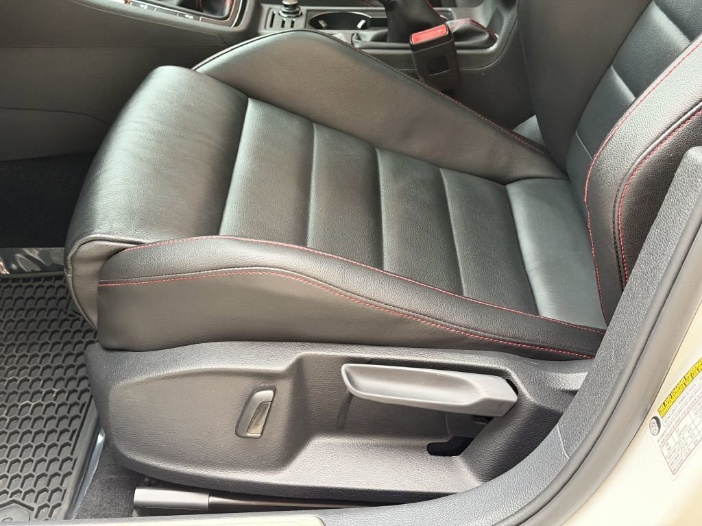 Used 2019 Volkswagen GTI SE w/ SE Experience Package image 26