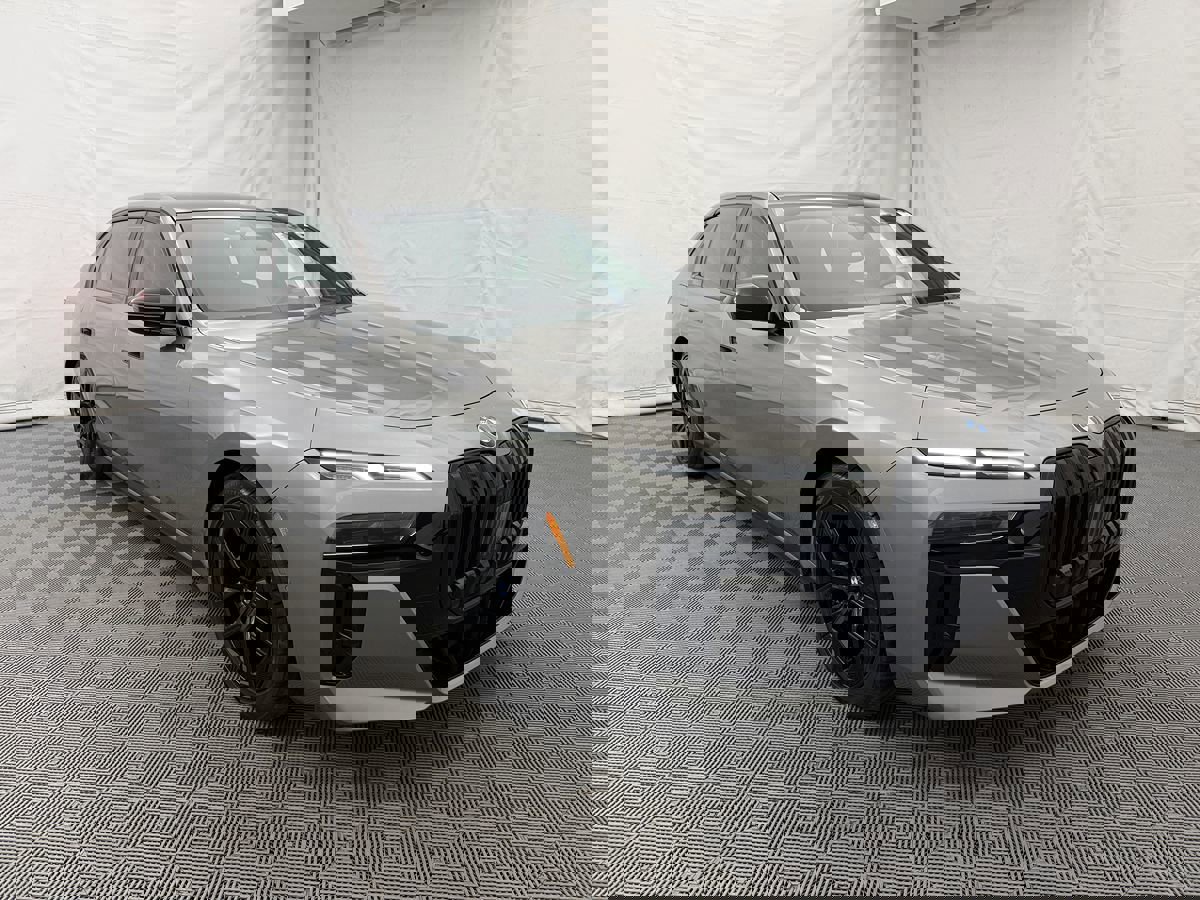 Used 2024 BMW 740i xDrive image 4