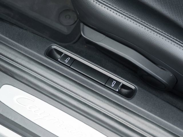 Used 2016 Porsche Cayman S image 19
