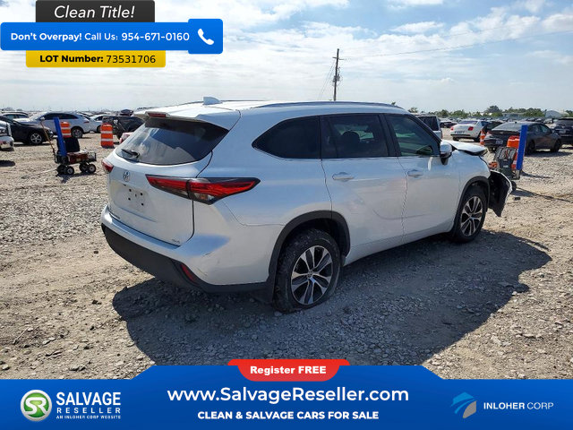 Used 2023 Toyota Highlander XLE FWD image 4
