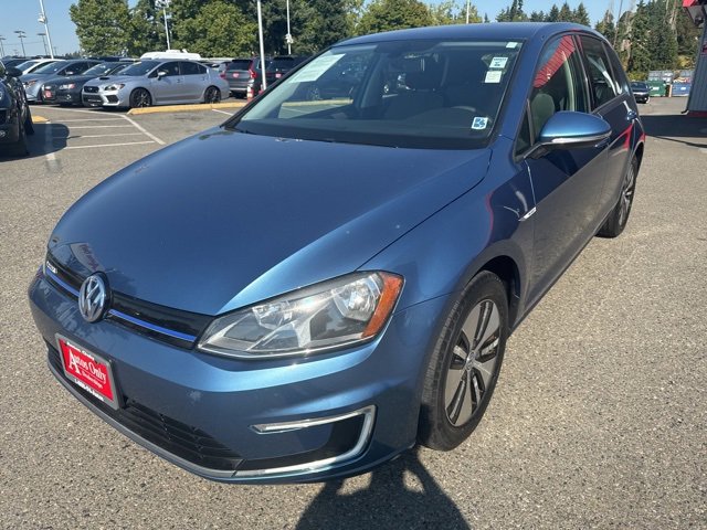 Used 2016 Volkswagen e-Golf SE w/ DC Fast Charging Package