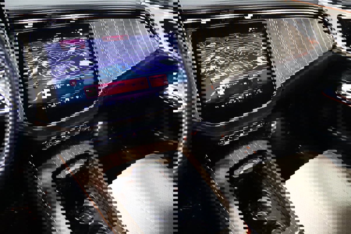 Used 2025 Mercedes-Benz E 350 4MATIC Sedan image 54