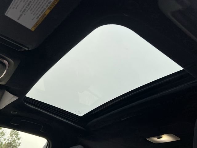 Used 2023 Toyota Corolla SE w/ SE Package image 21