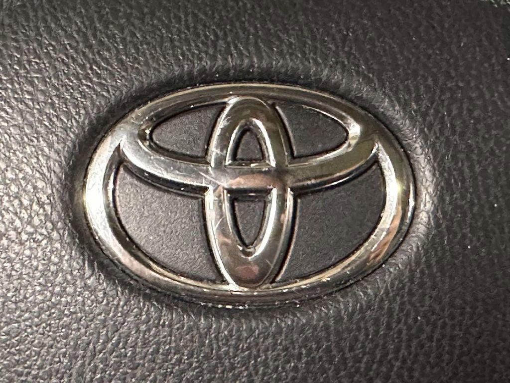 Used 2018 Toyota RAV4 XLE image 26