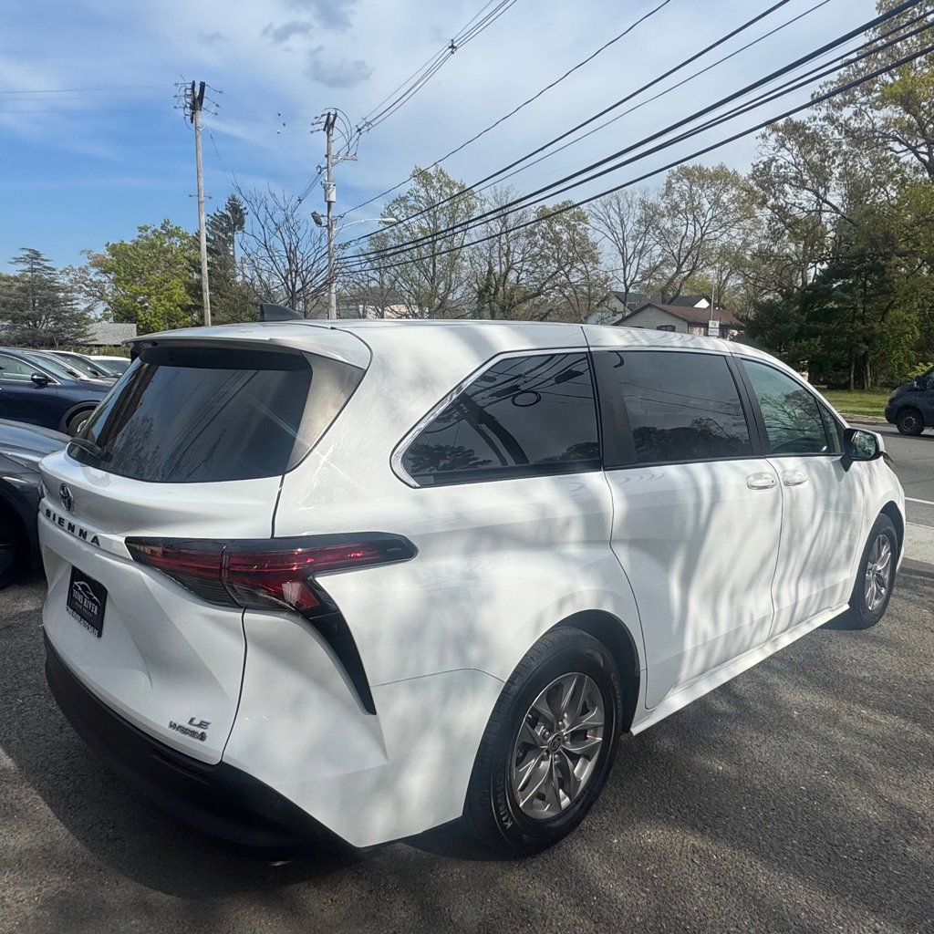 Used 2022 Toyota Sienna LE FWD image 5
