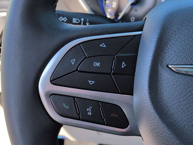 Used 2024 Chrysler Pacifica Touring-L image 18